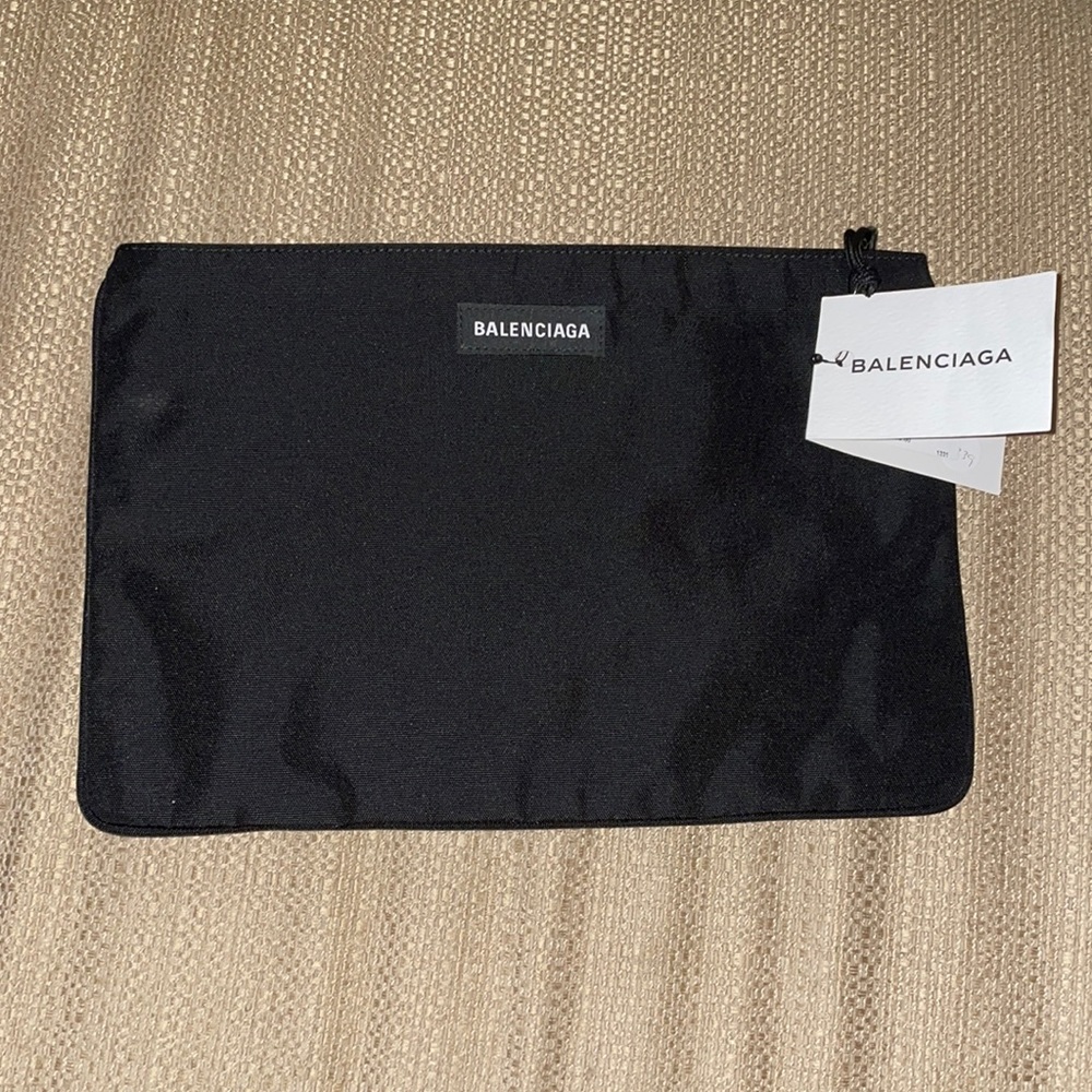 New authentic balenciaga nylon bag (UNISEX)